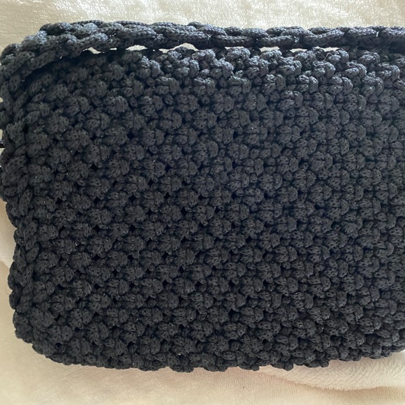 Handmade Black Macrame wristlet and cameo - Picture 6 of 6